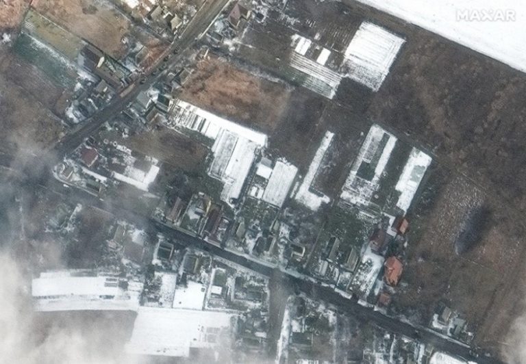 Πόλεμος στην Ουκρανία: Περικυκλώνουν το Κίεβο – Ρωσικά στρατιωτικά οχήματα στο αεροδρόμιο Αντόνοφ