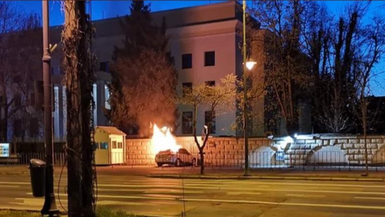 Ρουμανία: Όχημα έπεσε στην πύλη της ρωσικής πρεσβείας – Νεκρός ο οδηγός