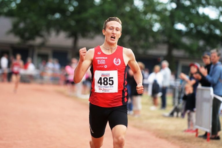 ΠΑΕΙ ΚΑΙ Ο 23ΧΡΟΝΟΣ ΚΟΡΥΦΑΙΟΣ ΔΡΟΜΕΑΣ! ΑΙΦΝΙΔΙΟΣ ΘΑΝΑΤΟΣ ΚΑΤΑ ΤΗΝ ΔΙΑΡΚΕΙΑ ΤΟΥ ΑΓΩΝΑ ΣΤΟ ΚΑΛΜΑΡ ΤΗΣ ΣΟΥΗΔΙΑΣ – ΕΣΚΑΣΕ Η ΚΑΡΔΙΑ ΤΟΥ ΑΠΟ ΤΑ ΠΟΛΛΑ ΟΦΕΛΗ