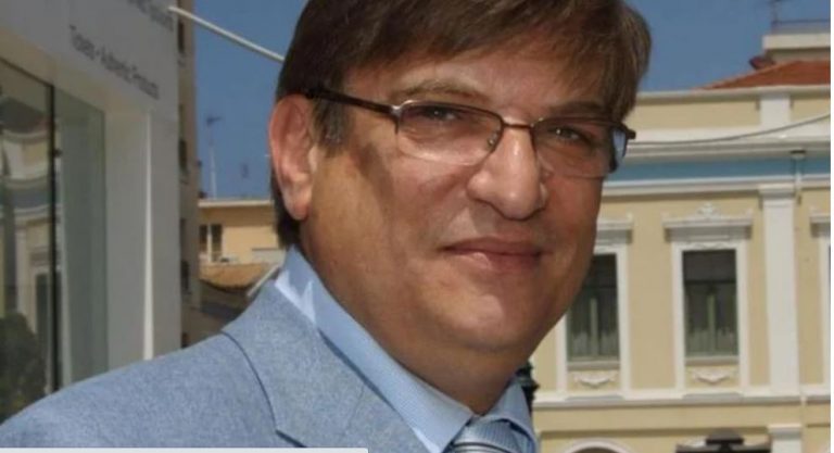 ΣΤΡΑΤΗΓΟΣ ε.α XΡΗΣΤΟΣ ΡΟΥΓΚΑΛΑΣ. “ΘΑ ΜΑΖΕΨΟΥΝ ΚΑΙ ΤΟΝ ΣΥΖΥΓΟ. ΘΑ ΕΡΕΥΝΗΘΕΙ ΓΙΑ ΤΟΝ ΜΥΣΤΗΡΙΩΔΗ ΘΑΝΑΤΟ ΤΗΣ ΠΛΟΥΣΙΑΣ ΣΠΙΤΟΝΟΙΚΟΚΥΡΑΣ. ΘΑ ΤΟΥ ΕΓΡΑΦΕ ΤΟ ΣΠΙΤΙ. ΤΟ ΜΥΣΤΙΚΟ ΤΟΥ ΑΔΕΙΟΥ ΤΑΦΟΥ”. ΟΣΑ ΕΙΠΕ ΣΤΗΝ ΕΦΗΜΕΡΙΔΑ ΜΑΣ , ΚΑΝΟΥΝ ΤΟΝ ΓΥΡΟ ΤΩΝ ΚΑΝΑΛΙΩΝ (ΒΙΝΤΕΟ)