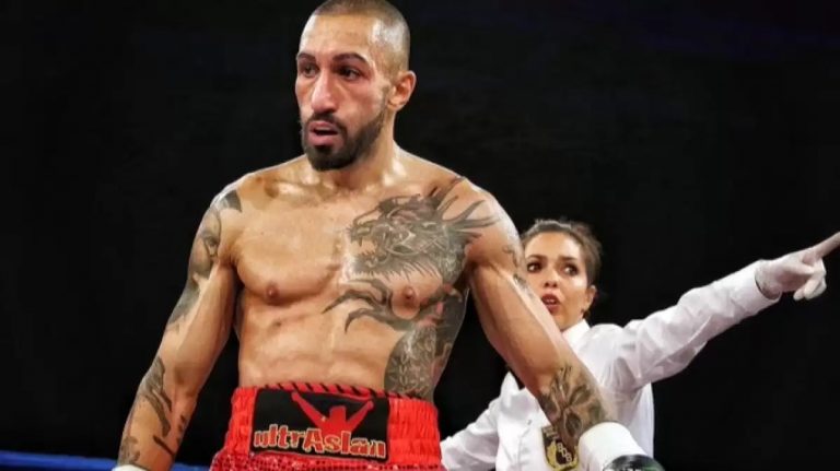 ΠΑΕΙ ΚΑΙ Ο 34ΧΡΟΝΟΣ ΤΟΥΡΚΟΣ ΠΥΓΜΑΧΟΣ! ΑΙΦΝΙΔΙΟΣ ΘΑΝΑΤΟΣ ΟΤΑΝ ΕΣΚΑΣΕ Η ΚΑΡΔΙΑ ΤΟΥ ΑΠΟ ΤΑ ΠΟΛΛΑ ΟΦΕΛΗ ΤΩΝ ΕΝΕΣΕΩΝ