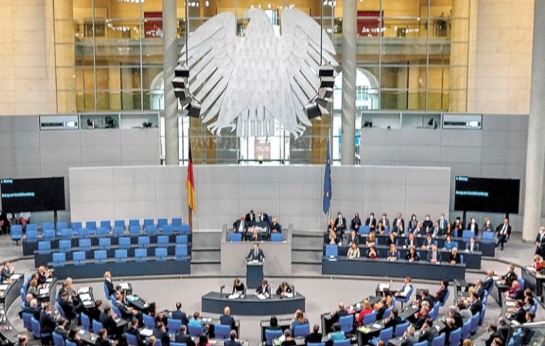 Η Γερμανική Βουλή με συντριπτική πλειοψηφία απέρριψε το νομοσχέδιο για υποχρεωτικό εμβολιασμό άνω των 60