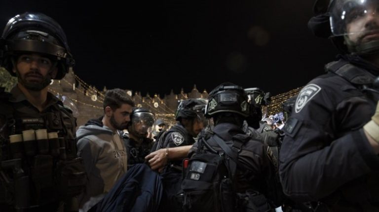 Συγκρούσεις μεταξύ Παλαιστινίων και ισραηλινής αστυνομίας στην Ιερουσαλήμ