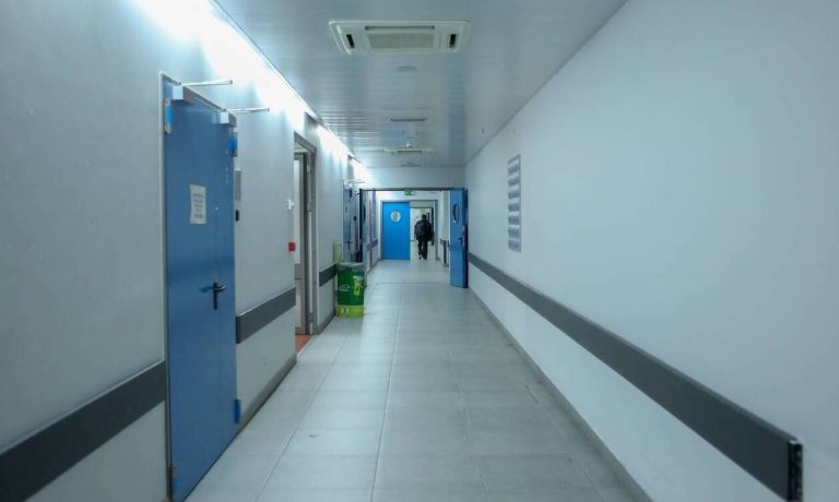 Έστειλαν στο νοσοκομείο ανήλικο επειδή φορούσε μπλουζάκι της Π.Α. με το εθνόσημο!!