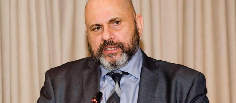 Δ.Κούβελας κατά των «ειδικών» που «τρομοκρατούν»: «Ουαί υμίν, αγράμματοι και υποκριταί»