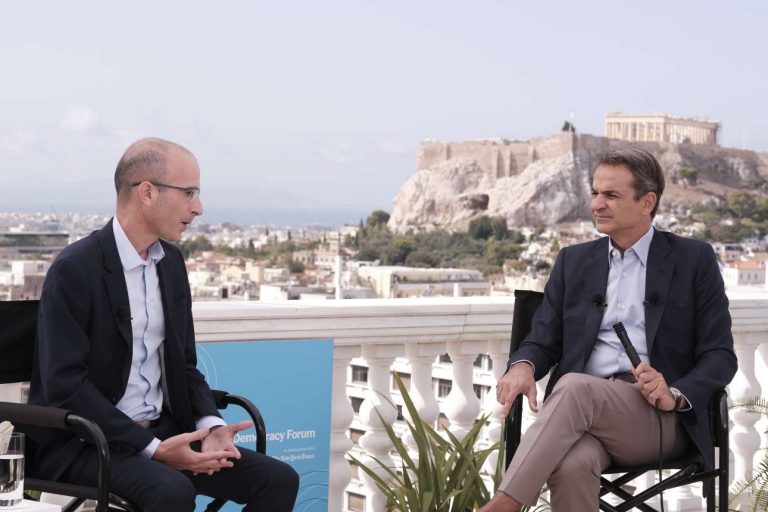 Σύμβουλος του Κ.Σβαμπ λέει στον Κ.Μητσοτάκη ότι «πρέπει να χακάρουμε και να ελέγξουμε τους ανθρώπους»