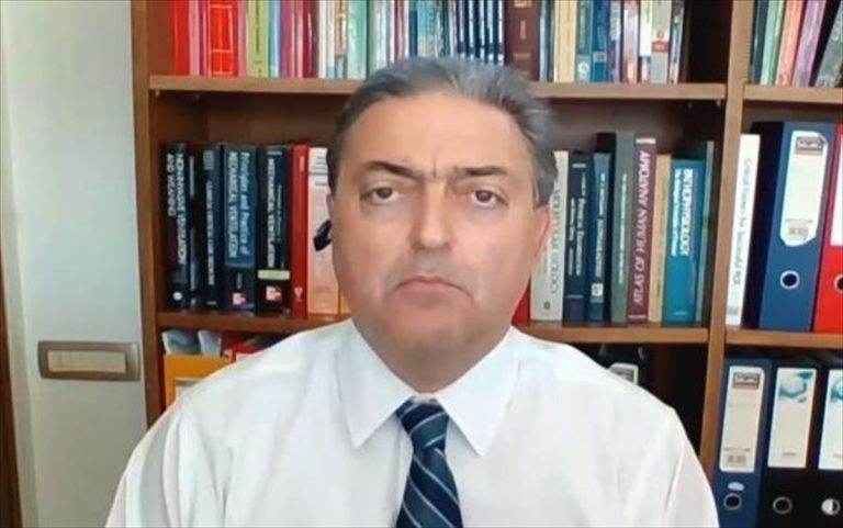 Ομολογία Βασιλακόπουλου για τα εμβόλια: «Κατασκευάστηκαν μόνο για τον αρχικό COVID-19» – Δεν είναι πλέον αποτελεσματικά!