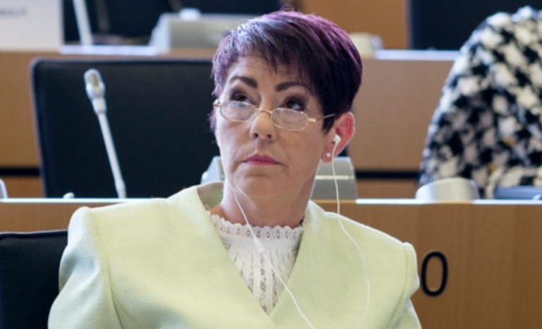 Λόγω κορωνο-εμβολίων, 23 φορές περισσότεροι θάνατοι από το σύνολο των θανάτων λόγω εμβολίων τα τελευταία 20 χρόνια