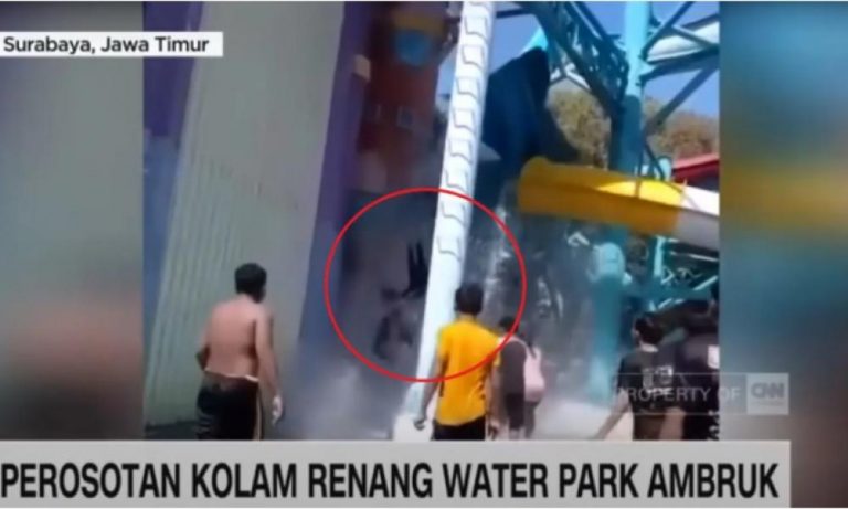 Ινδονησία: Η στιγμή που καταρρέει νεροτσουλήθρα – Έπεσαν από ύψος 10 μέτρων