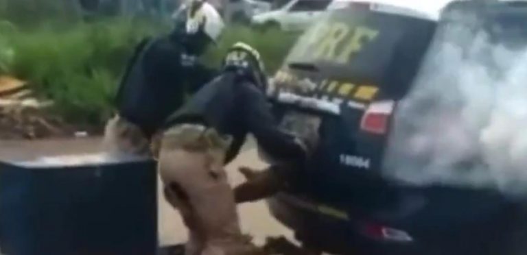 Βραζιλία / Αστυνομικοί τον έκλεισαν στο πορτ μπαγκάζ μαζί με καπνογόνο – Βρήκε τραγικό θάνατο