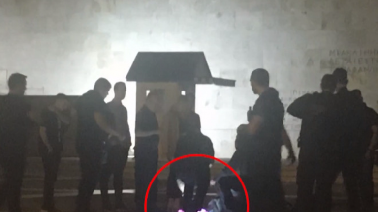 Νύχτα-θρίλερ στο Σύνταγμα: Ένοπλος μπροστά στη Βουλή απειλούσε να ανοίξει πυρ -Έλεγε ότι είναι άγγελος του Θεού