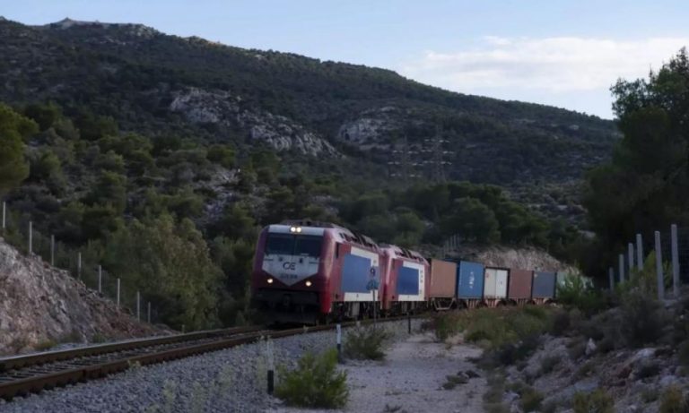 Ημαθία: Τρένο παρέσυρε αυτοκίνητο στις γραμμές – Νεκρός ο 53χρονος οδηγός του ΙΧ