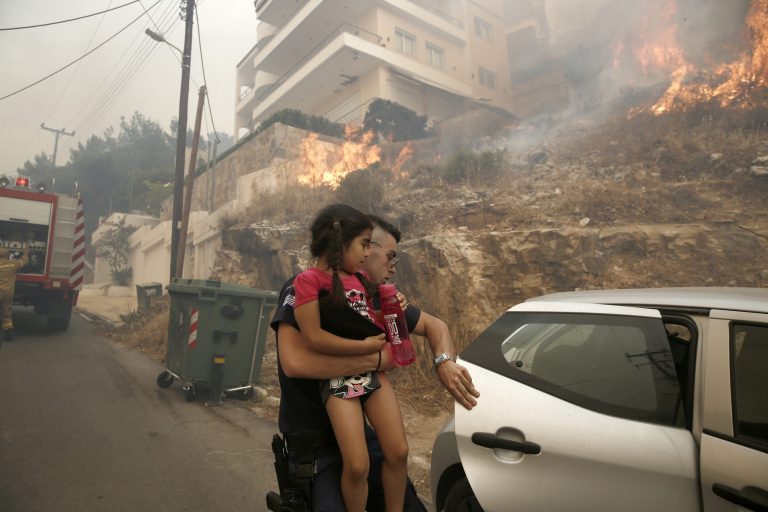 «Έχουν καεί 23 σπίτια και 4 αυτοκίνητα» δηλώνει ο δήμαρχος Βάρης, Βούλας, Βουλιαγμένης!