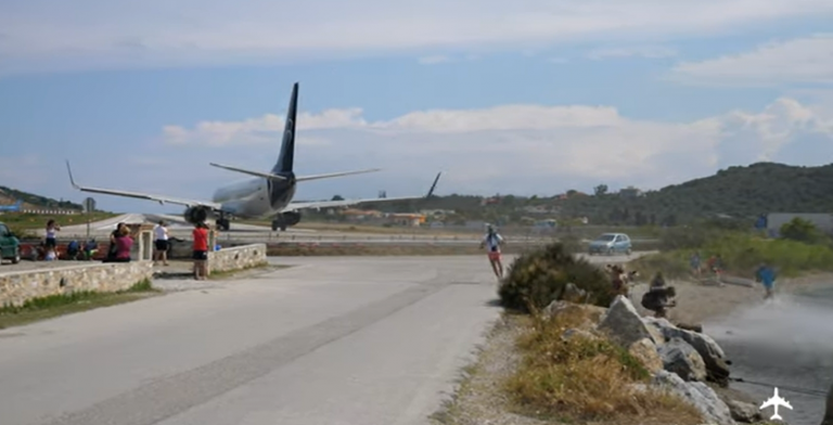 Εκτινάχθηκε από αέρια αεροπλάνου 79χρονος περιπατητής στη Σκιάθο