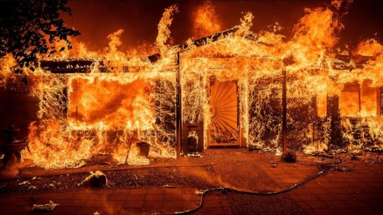 Καλιφόρνια: Συναγερμός για τη μεγαλύτερη ενεργή πυρκαγιά στις ΗΠΑ – Εξαπλώνεται γρήγορα