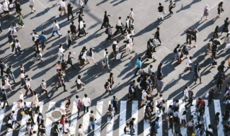 Eurostat: Συρρικνώθηκε λόγω Covid-19 ο πληθυσμός της ΕΕ -«Στο μέλλον θα εξαρτάται μόνο από τη μετανάστευση»