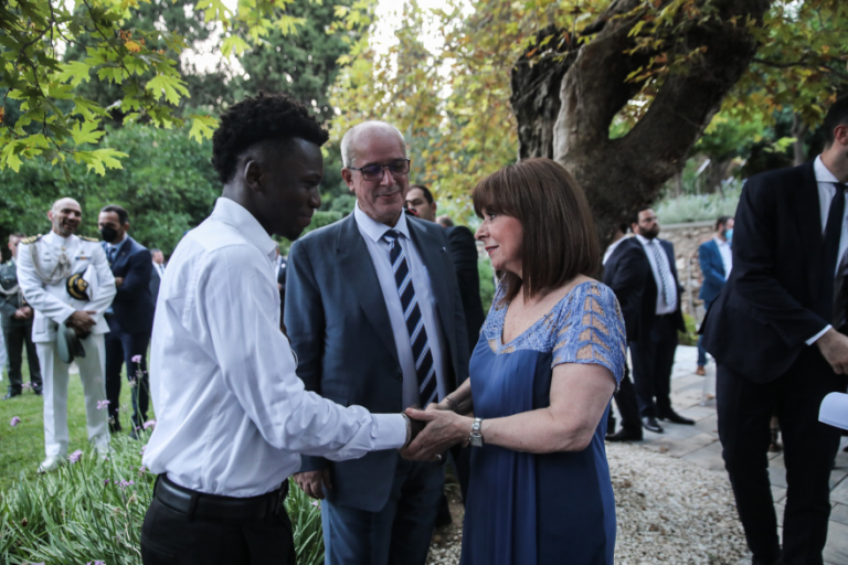 Το απόλυτο χάλι της “Δημοκρατίας” σ’ όλο του το μεγαλείο