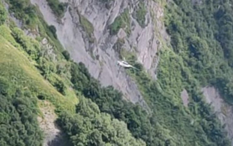 Γεωργία: Ελικόπτερο συνετρίβη σε φαράγγι κατά την επιχείρηση διάσωσης αιωροπτεριστών – Νεκροί οι οκτώ επιβαίνοντες