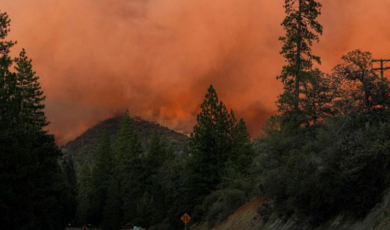 Καλιφόρνια: Νέα μεγάλη φωτιά απειλεί το εθνικό πάρκο Γιοσέμιτι