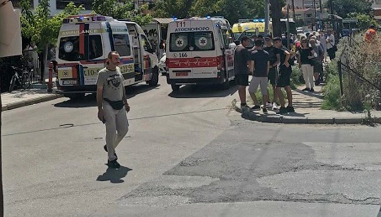Θεσσαλονίκη: Αυτοκίνητο έπεσε πάνω σε στάση του ΟΑΣΘ – Τρεις τραυματίες
