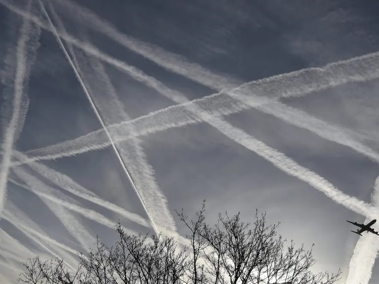 ΕΙΝΑΙ ΤΑ CHEMTRAIL ΚΑΙ ΤΟ ΟΞΕΙΔΙΟ ΓΡΑΦΕΝΙΟΥ ΣΤΑ ΚΑΥΣΙΜΑ ΑΕΡΟΣΚΑΦΩΝ Η ΑΙΤΙΑ ΤΩΝ ΝΕΦΩΝ; ΚΑΙ ΠΟΙΑ ΕΙΝΑΙ Η ΣΧΕΣΗ ΜΕ ΤΟΝ ‘COVID-19’;;;