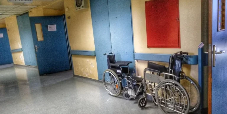 Διασωληνωμένη η 23χρονη που έπεσε στο κενό, στο Αίγιο – «Κάτι μου έριξαν στο ποτό»