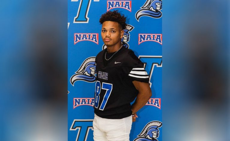 ΠΆΕΙ ΚΑΙ Ο 18ΧΡΟΝΟΣ ΠΡΩΤΟΕΤΉΣ ΠΟΔΟΣΦΑΙΡΙΣΤΉΣ! ΞΑΦΝΙΚΌΣ ΚΑΙ ΑΙΦΝΊΔΙΟΣ ΘΆΝΑΤΟΣ ΑΠΌ ΑΛΛΕΡΓΊΑ – “ΣΤΙΣ ΗΠΑ ΔΕΝ ΜΠΑΊΝΕΙΣ ΣΕ ΠΑΝΕΠΙΣΤΉΜΙΟ ΑΝ ΔΕΝ ΈΧΕΙΣ ΕΜΒΟΛΙΑΣΤΕΊ”