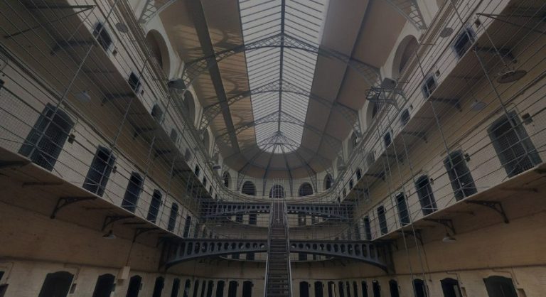 Φυλακές ΑΝΥΠΑΚΟΥΩΝ ( ; ) Τρομακτική εξέλιξη στην Ευρώπη