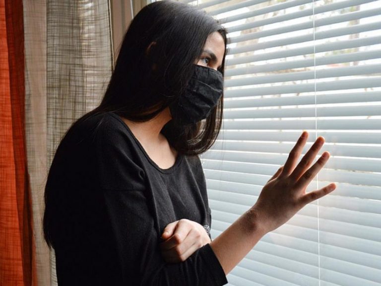 Η ΠΑΝΔΗΜΙΑ ΕΠΙΤΑΧΥΝΕ ΚΑΙ ΤΗΝ ΤΑΣΗ ΠΡΟΩΡΗΣ ΕΙΣΟΔΟΥ ΣΤΗΝ ΕΦΗΒΕΙΑ ΠΟΥ ΠΑΡΟΥΣΙΑΖΕΤΑΙ ΤΙΣ ΤΕΛΕΥΤΑΙΕΣ ΔΕΚΑΕΤΙΕΣ