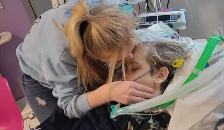 Βρετανία: Τελειώνει ο χρόνος για τον 12χρονο σε κώμα – Αγώνας των γονιών για να μην αποσυνδεθεί