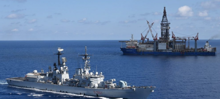 Κυπριακή ΑΟΖ: Η Ιταλία έστειλε πολεμικό πλοίο δίπλα στο γεωτρύπανο της ΕΝΙ