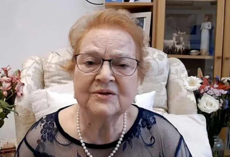 Βρετανίδα «μίλησε» στην κηδεία της σε συγγενείς με τη βοήθεια Τεχνητής Νοημοσύνης