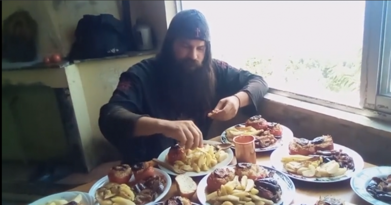 ΟΛΑ ΤΡΩΓΟΝΤΑΙ ΤΙΠΟΤΑ ΔΕΝ ΠΕΤΙΕΤΑΙ