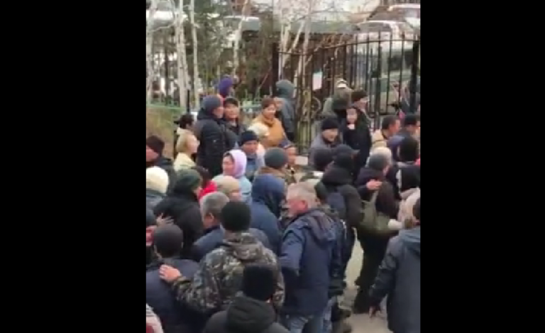 Εικόνες που “ΜΥΡΙΖΟΥΝ” ΠΟΛΕΜΟ! Γεμάτα κόσμο τα κέντρα στρατολόγησης στη Ρωσία