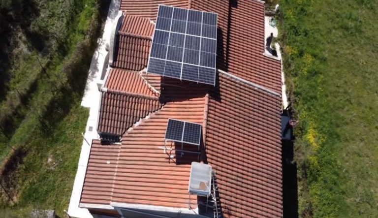 Οποιος σας πει πως δεν συμφέρει να φτιάξει καποιος αυτονομο σύστημα φωτοβολταϊκών δεν ξερει τι λεει