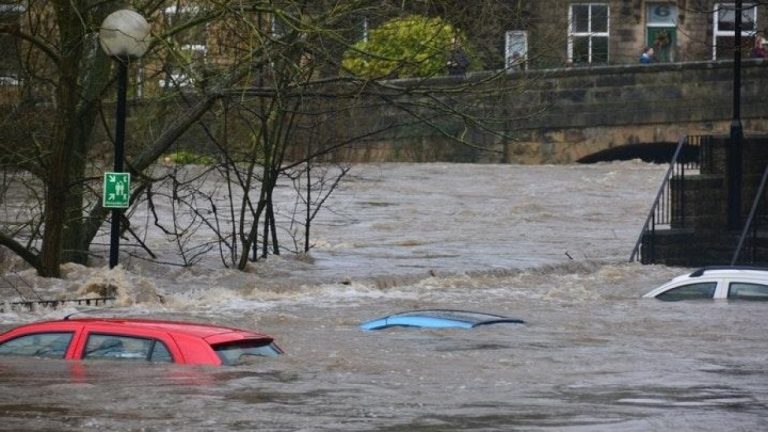 Φονικές νεροποντές στην Ιταλία: Επτά άνθρωποι πνίγηκαν και τρεις αγνοούνται – Πλημμύρισαν οι δρόμοι