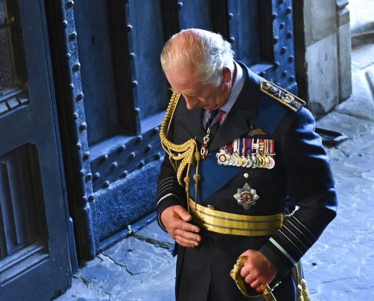 Αυτός που πρόβλεψε τον θάνατο της Ελισάβετ συνεχίζει: Ο Κάρολος θα παραιτηθεί υπέρ του πρίγκιπα Ουΐλιαμ και παγκόσμιος πόλεμος θα αρχίσει