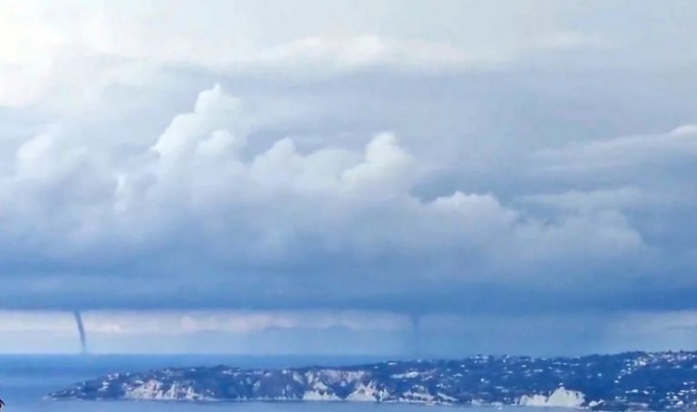 Κεφαλονιά: «Δίδυμοι» υδροσίφωνες στο νησί