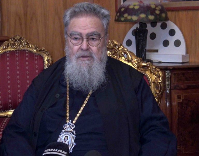 Δωδώνης για τσιπάκια: «Αστεία πράγματα! Δεν είναι για σοβαρούς ανθρώπους – Καλύτερα να μας παρακολουθούν»