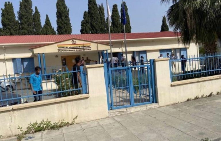 Νιγηριανός έσπασε πόρτα απαιτώντας την επιταγή του…