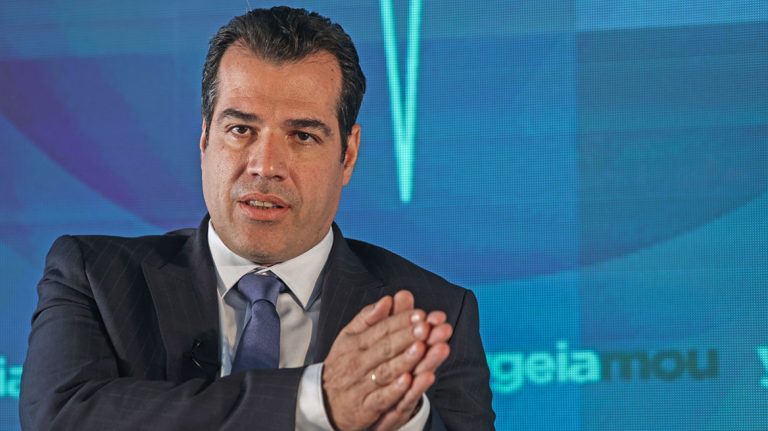 Η ( ΠΑΝΔΗΜΙΑ ) ΤΟΥΣ ΣΥΝΕΧΙΖΕΤΑΙ. ΤΡΕΛΗ ΜΠΙΖΝΑ Ο “ΚΟΡΟΔΑΪΟΣ”. ΝΑ ΤΙ ΚΑΝΕΙ Ο ΑΘ. ΠΛΕΥΡΗΣ ΓΙΑ ΝΑ ΜΑΣ “ΣΩΣΕΙ”. ΚΑΘΙΣΤΕ ΣΕ ΜΙΑ ΚΑΡΕΚΛΑ ΚΑΙ ΔΕΙΤΕ ΤΟ ΒΙΝΤΕΟ. ΕΔΩ ΠΗΓΑΙΝΟΥΝ ΤΑ ΛΕΦΤΑ ΤΩΝ ΦΟΡΟΛΟΓΟΥΜΕΝΩΝ ΕΛΛΗΝΩΝ