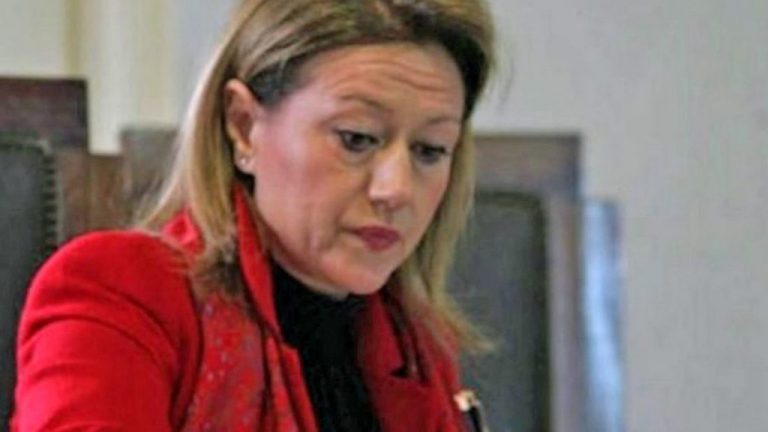 Η εισαγγελέας της ΕΥΠ Β.Βλάχου υπονοεί ότι ο Ν.Ανδρουλάκης και όσους παρακολουθούσε η ΕΥΠ «Πουλούσαν την πατρίδα»!