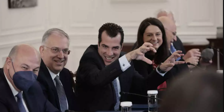 Με ΘΡΑΣΟΣ ο Πλεύρης για τις αναστολές υγειονομικών: “ΑΠΟ ΤΑ ΠΙΟ ΣΩΣΤΑ ΜΕΤΡΑ ΠΟΥ ΠΗΡΑΜΕ”, vid