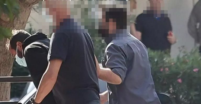 Στο φως η λίστα της ντροπής: Οι επιχειρηματίες και δημοσιογράφοι που επικοινωνούσαν με τον Μίχο