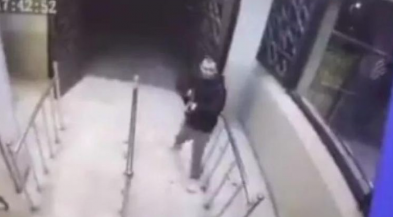 Ιράν: To Ισλαμικό Κράτος πίσω από την επίθεση στο μαυσωλείο της Σιράζ – Στους 13 οι νεκροί