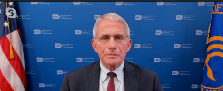 ΣΤΡΙΜΩΞΑΝ τον Φάουτσι: «ΜΕΤΑΝΙΩΝΕΙΣ;;; ΟΧΙ!!!» – ΟΡΓΗ με το ΒΙΝΤΕΟ στις ΗΠΑ