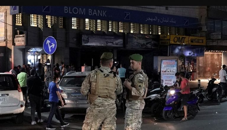 Λίβανος: Πατέρας μπήκε σε τράπεζα, ζητώντας μεταφορά χρημάτων στον γιο του, στην Ουκρανία