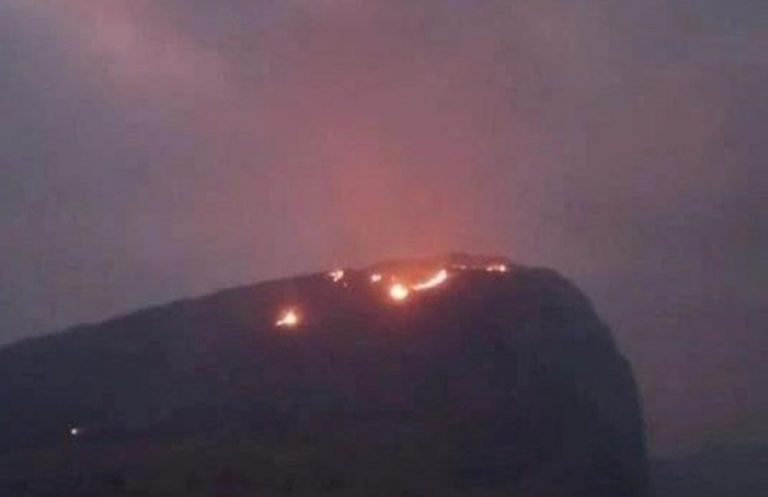 Νησί του Πάσχα: Η φωτιά κατέστρεψε ανεπανόρθωτα τα διάσημα αγάλματα