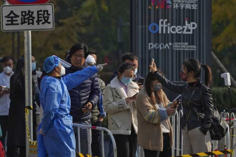 Χάος στην Κίνα: Συγκρούσεις κατοίκων με την αστυνομία – Αντιδρούν κατά των νέων lockdown