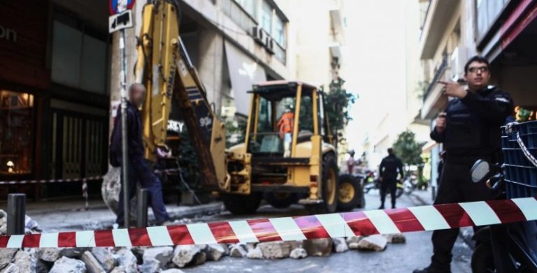 Σοκ στο Σύνταγμα: Νεαρός έπεσε από ψηλό κτίριο και σκοτώθηκε!